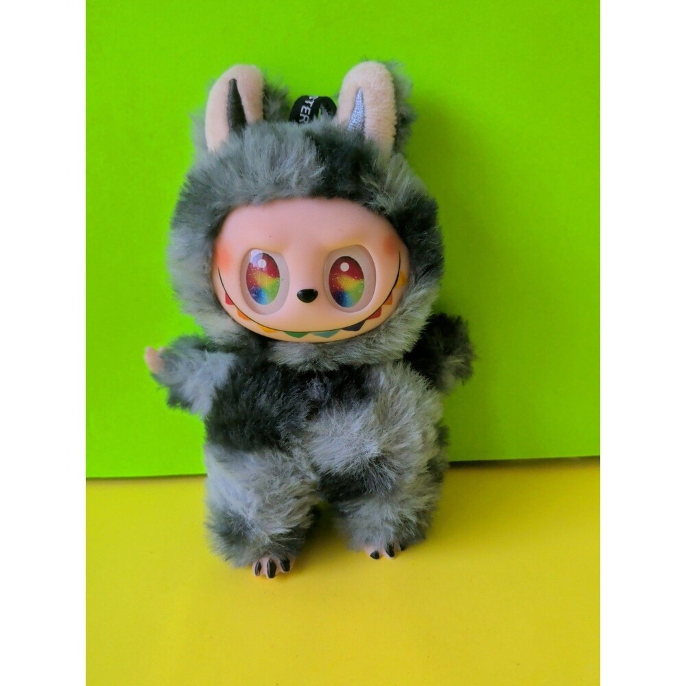 Big Into Energy Labubu Secret Rare Gray Fur Rainbow Eyes The Monsters 1/72